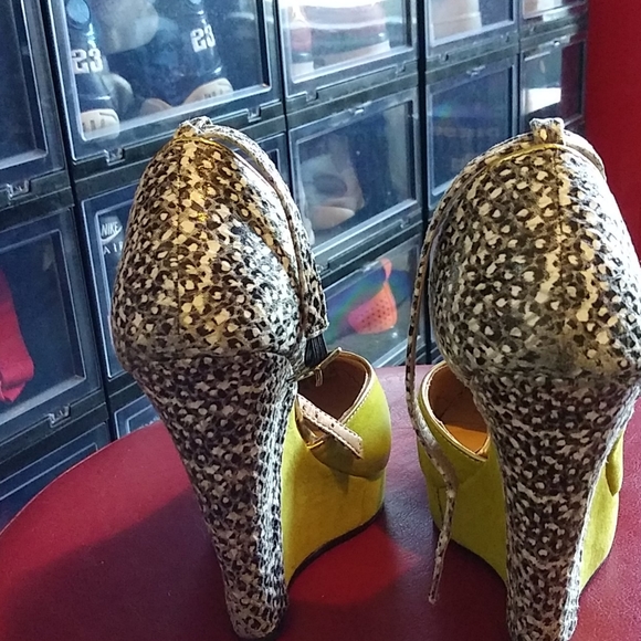 Just Fab Turin lime green wedges size 7.5 - Picture 3 of 3